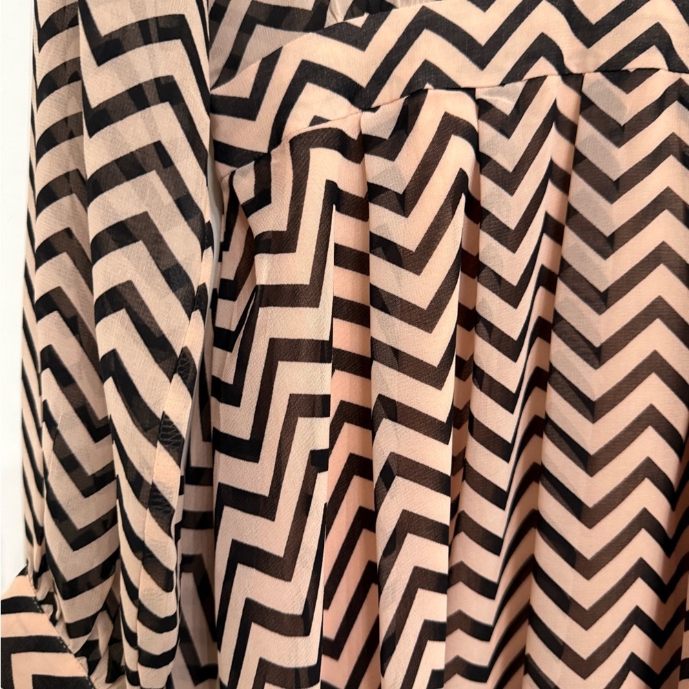 Forever 21 Black and Tan Chevron Long Sleeve Dress - Picture 2 of 4